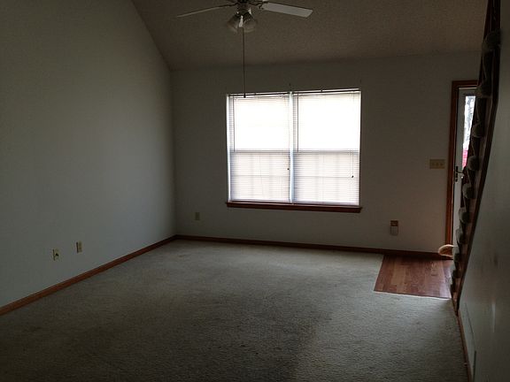 3rd image of 1135 Dean Dr