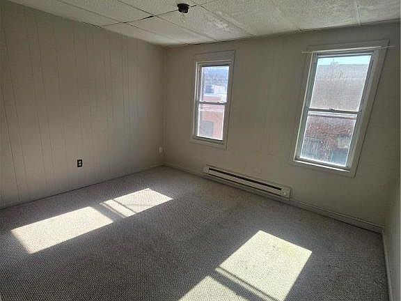 4th image of 211 Columbia St