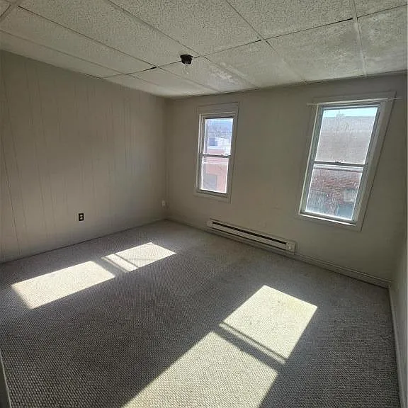 211 Columbia St — Photo 4