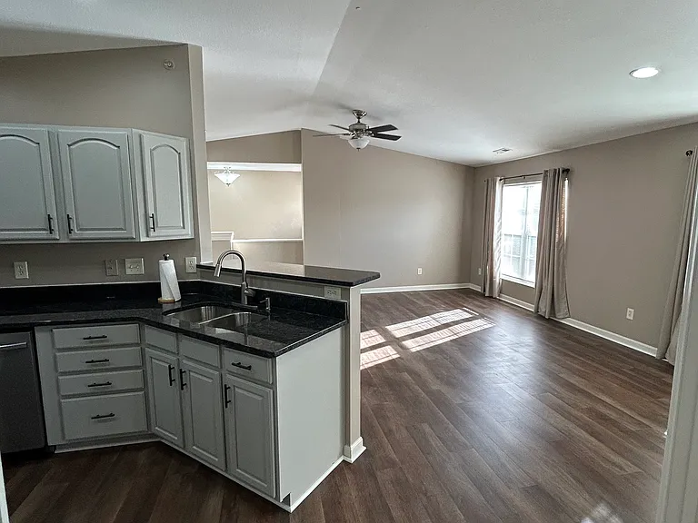 7648 Bridge Point Dr — Photo 11