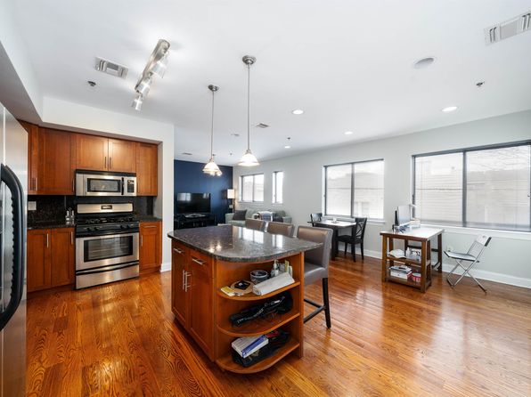 136 41st St UNIT 202