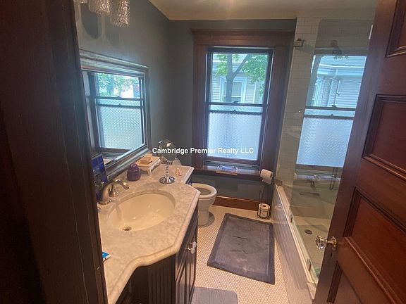 4th image of 57A Oak Square Ave