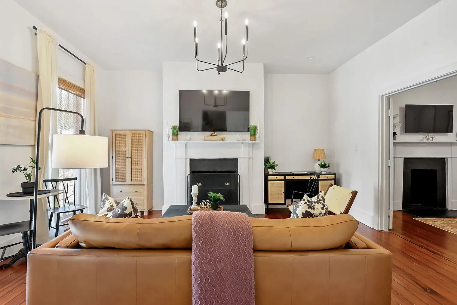1 bed, 1.0 bath, 742 sqft, $3,204 — Photo 3