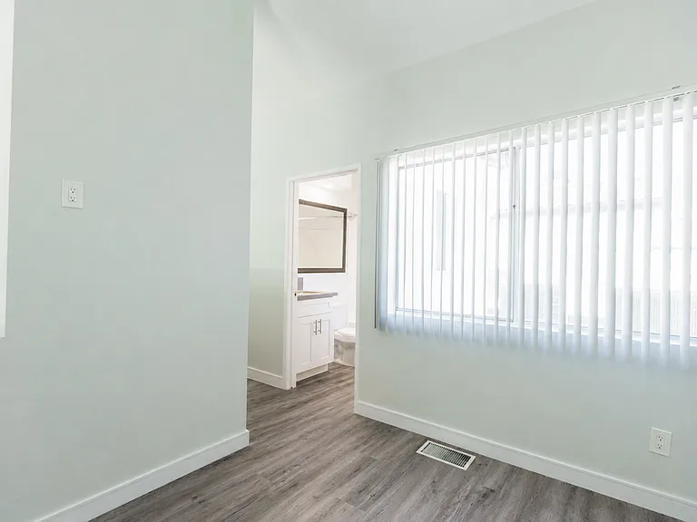 960 N. Alfred — Photo 35