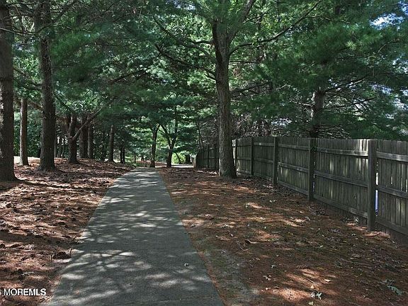 4th image of 83 Bradford Ct