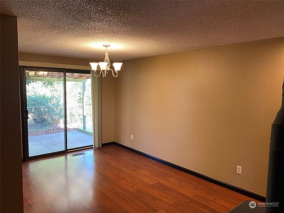 5th image of 1612 Evergreen Street