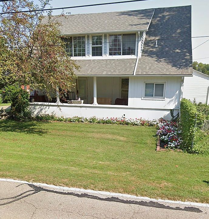 2nd image of 121 Community Dr