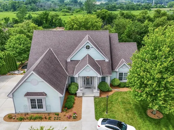 8027 South Bernards WAY, Oak Creek, WI 53154