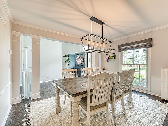 4th image of 816 Regents Park Dr