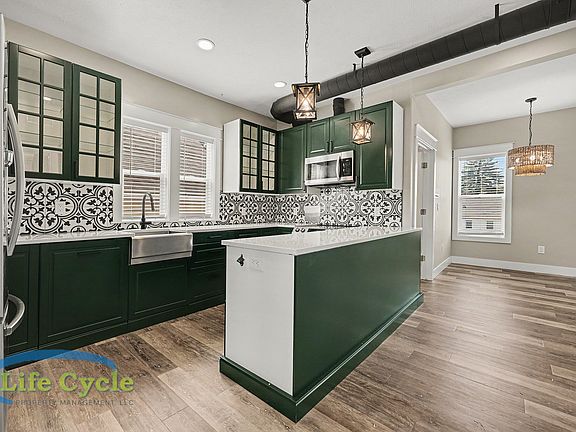 5th image of 900 Michigan St NE #1
