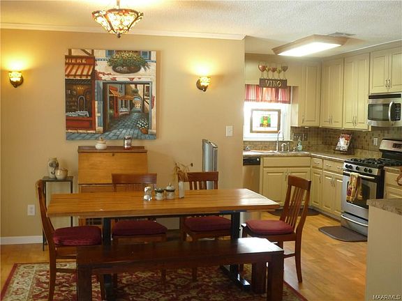 5th image of 213 Bowling Green Dr