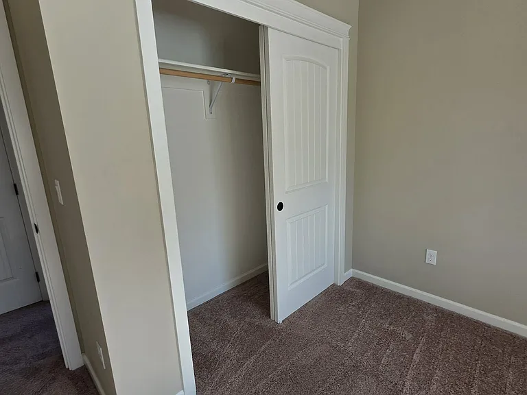 1013 Robbins Ct — Photo 11