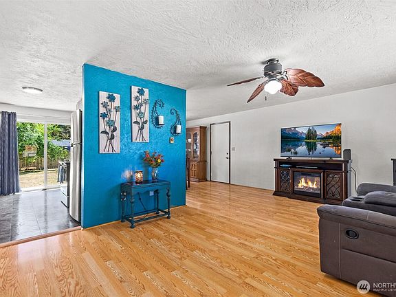 5th image of 5911 188th Avenue SW