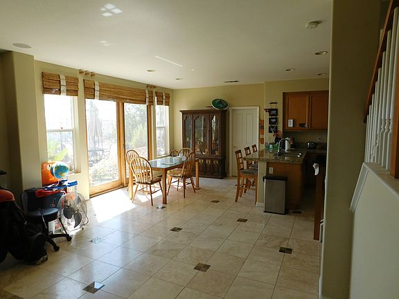 4th image of 35785 Abelia St