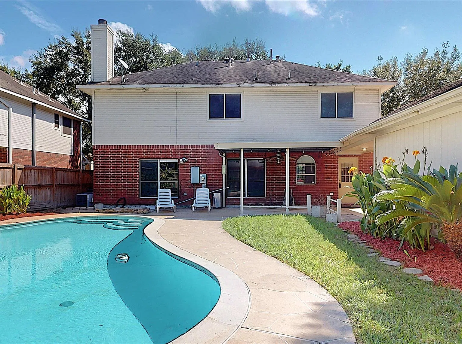 4 bed, 2.5 bath, 2950 sqft, $2,900 — Photo 2