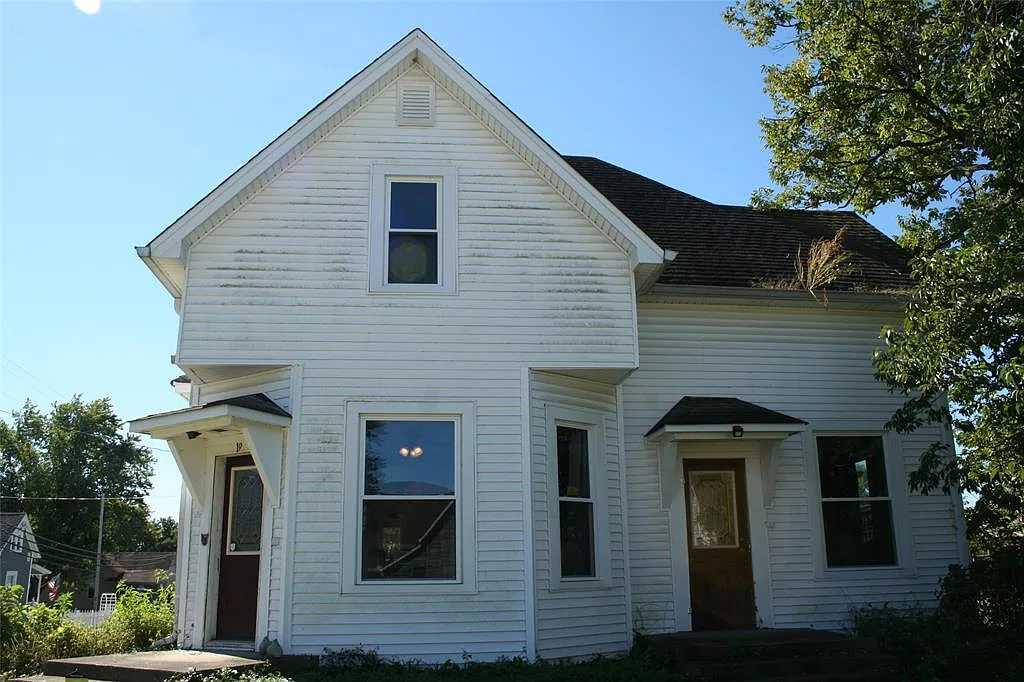 19 W Elm St photo 1