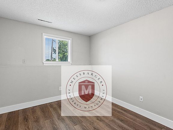 4th image of 427 Castle Dr