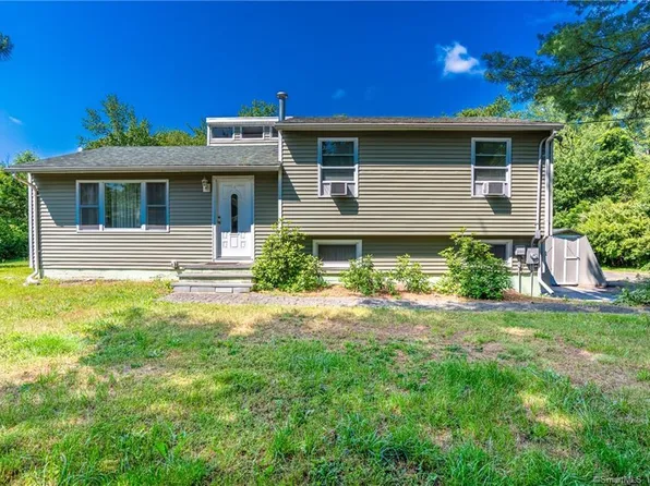 11 Northwood Road, Monroe, CT 06468