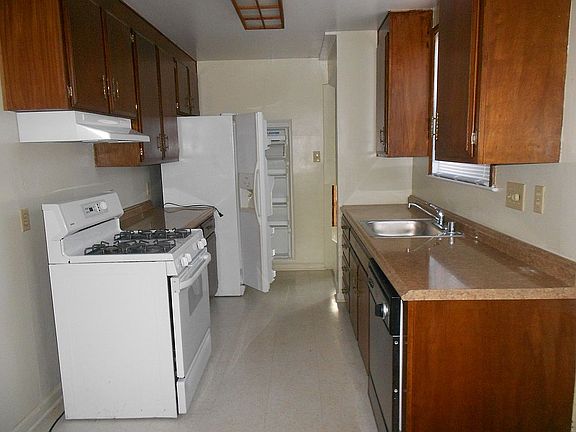 Front kitchen.