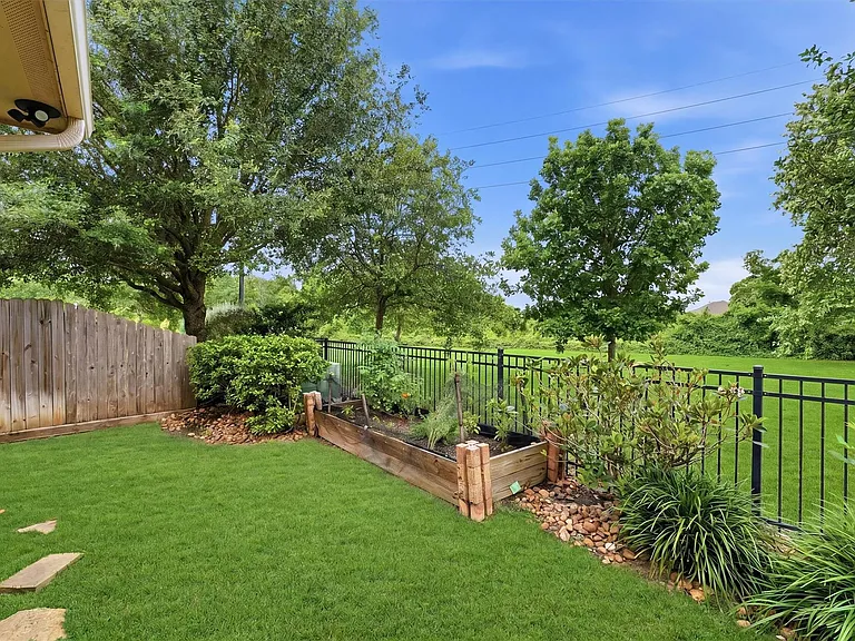 1110 River Bow Dr — Photo 27