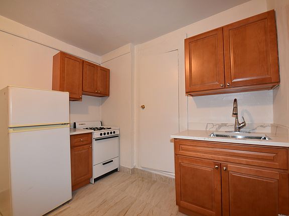 3rd image of 184 Franklin St APT D18