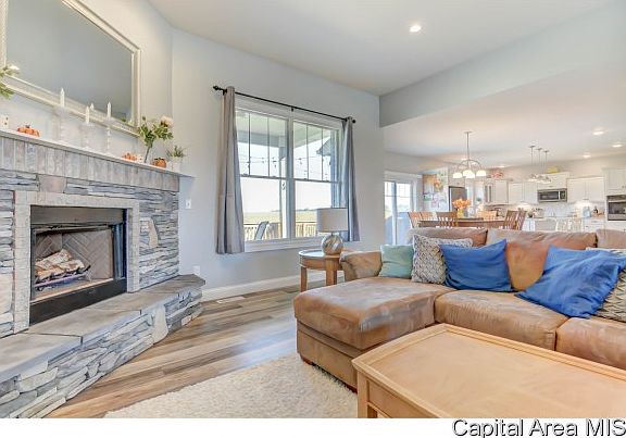5th image of 2899 Eisenhower Dr