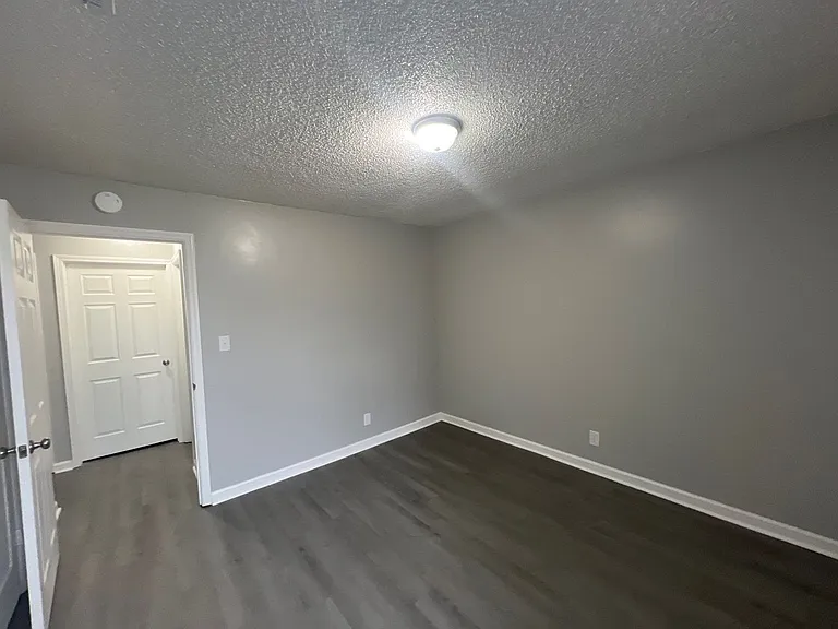 217 Greenleaf Cir — Photo 8