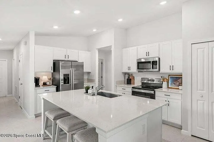 661 Papillon St SW — Photo 6