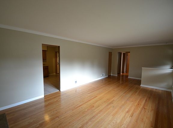 4th image of 3004 Buckingham Ave