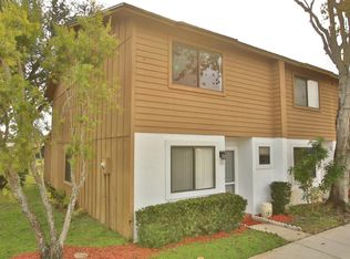 140 W Sandalwood Ct, Daytona Beach, FL 32119