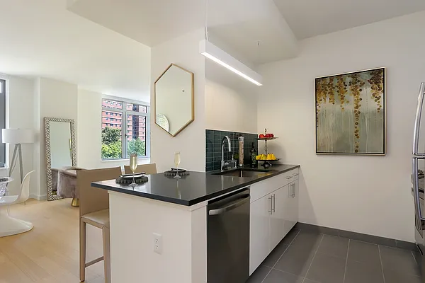 Rented by Red Apple Group | media 52