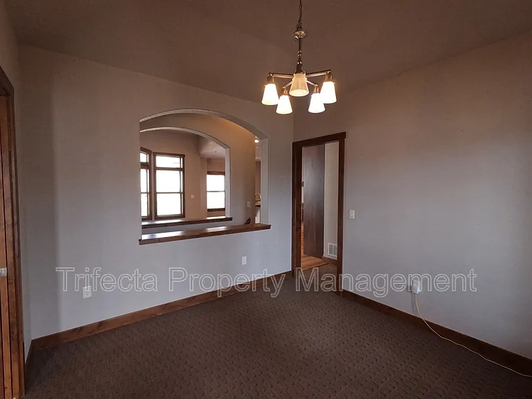 1032 Hessen Dr — Photo 3