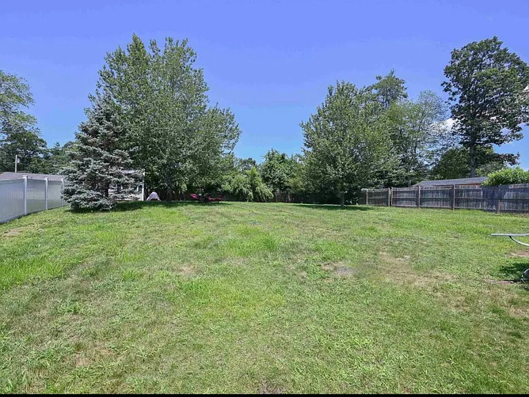 10 Ruth St — Photo 2