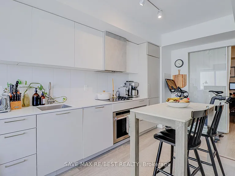 19 Western Battery Rd #2810 — Photo 10