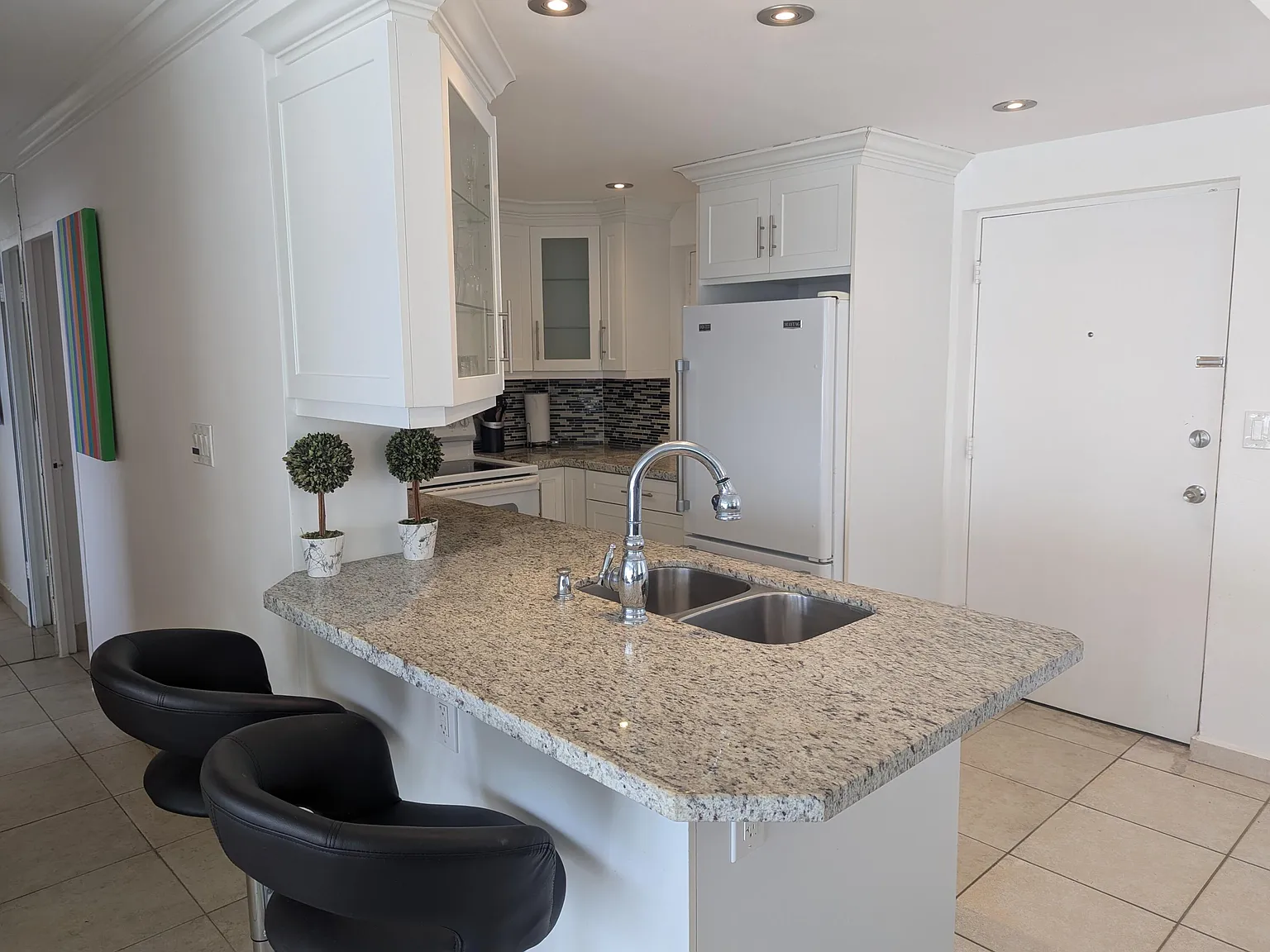 2 bed, 2.0 bath, 858 sqft, $2,550 — Photo 2