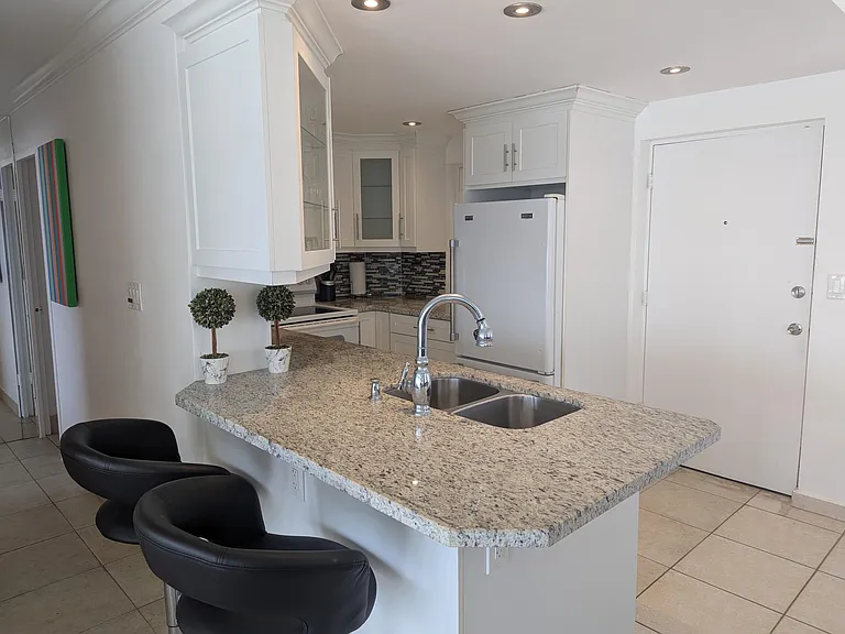 220 Kings Point Dr #501 — Photo 2