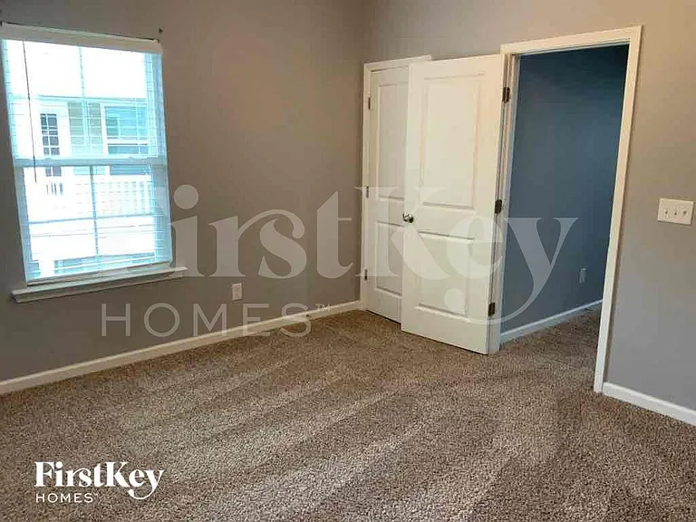 447 Stonefield Cir — Photo 12