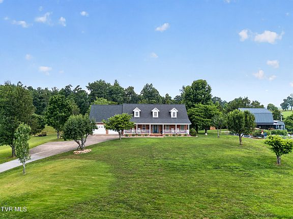 5th image of 835 John Bird Rd