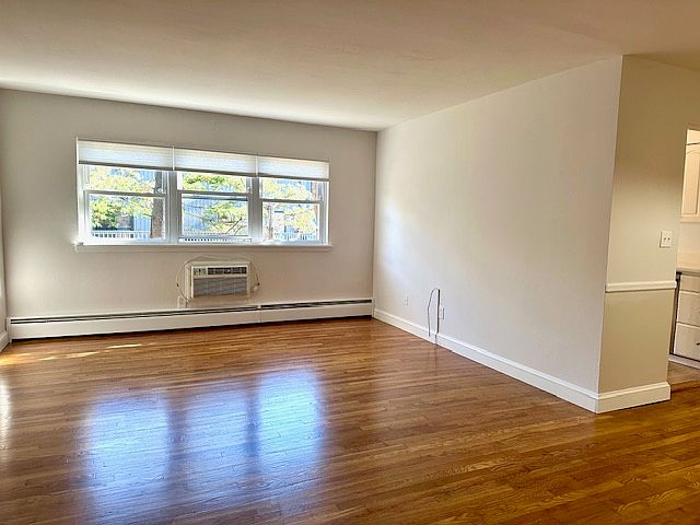 1st image of 1620 Valley St APT 1B