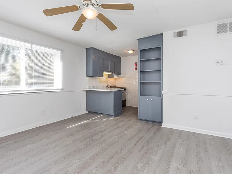 400 Lewis St #1 — Photo 1