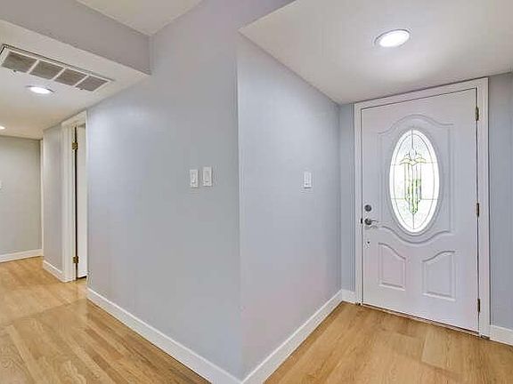 4th image of 869 W Knickerbocker Dr