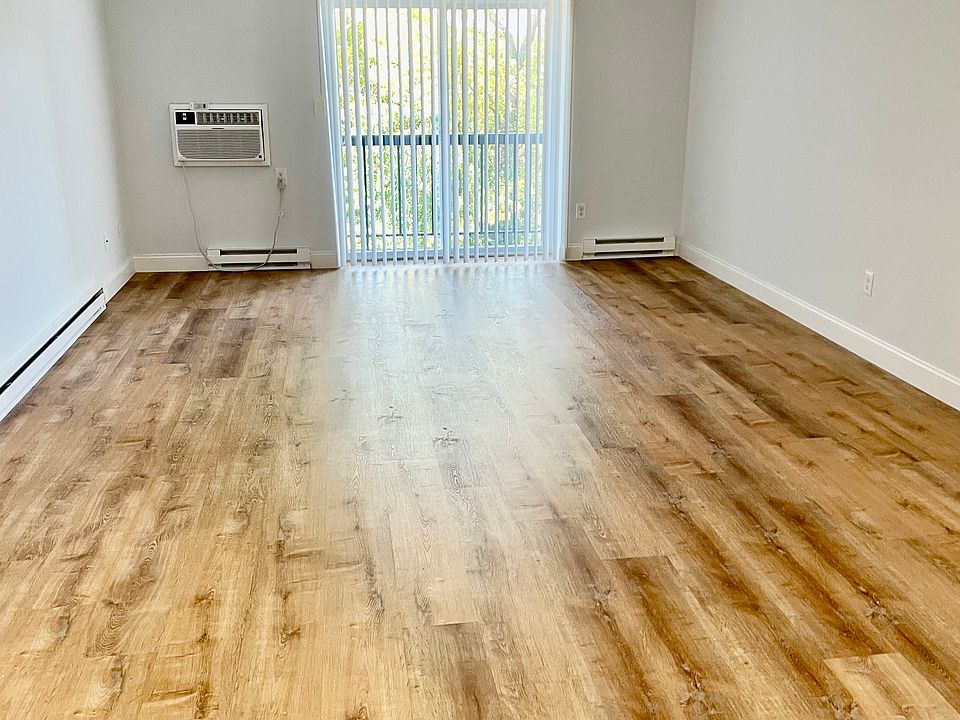2nd image of 8 Tinson Rd #108