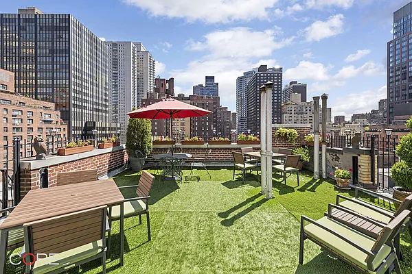 Rented by CORE | media 13