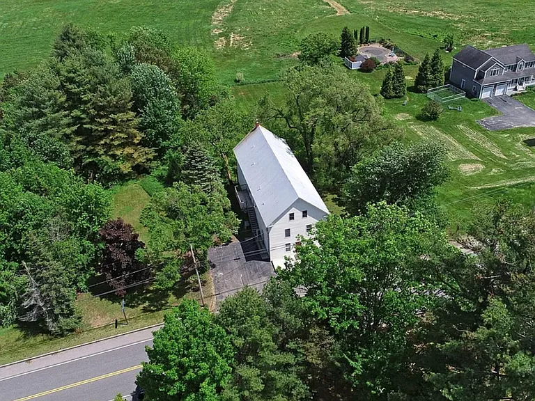 144 Hotel Rd #A — Photo 24