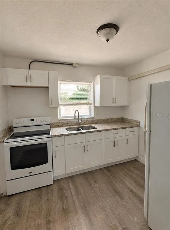 1 bed, 1.0 bath, 450 sqft, $1,400 — Photo 2