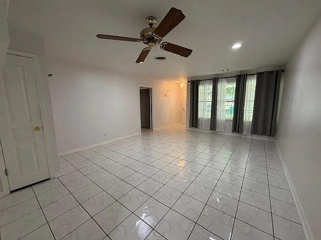 402 Dunwick Ln — Photo 5
