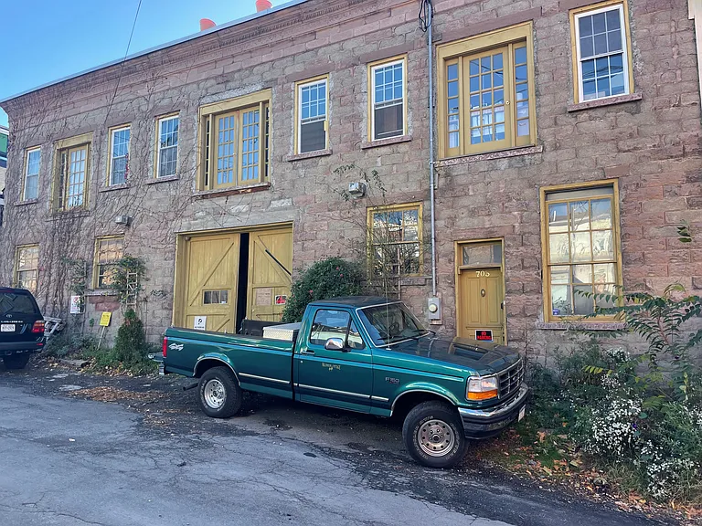 705-707 Cherry Aly — Photo 1