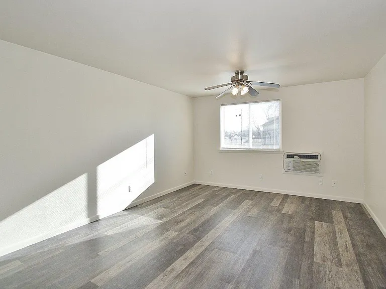 525 N Moffatt Ave #2 — Photo 11