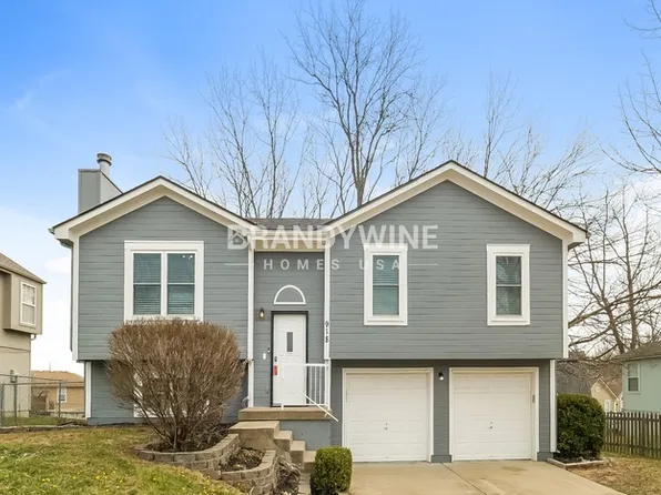 918 SE Kings Cross Rd, Blue Springs, MO 64014