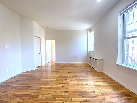 4th image of 59 W 76th St #4W